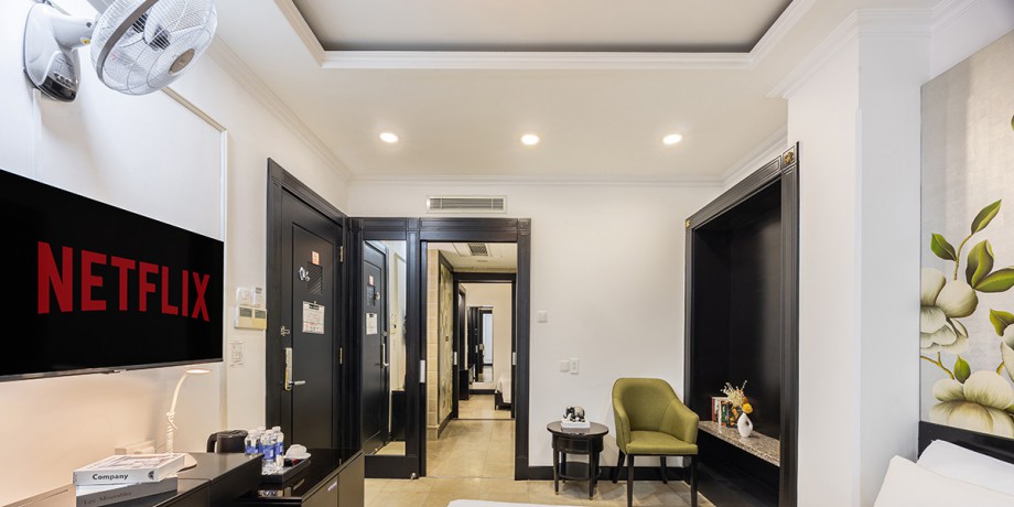 executive603 (2).jpg